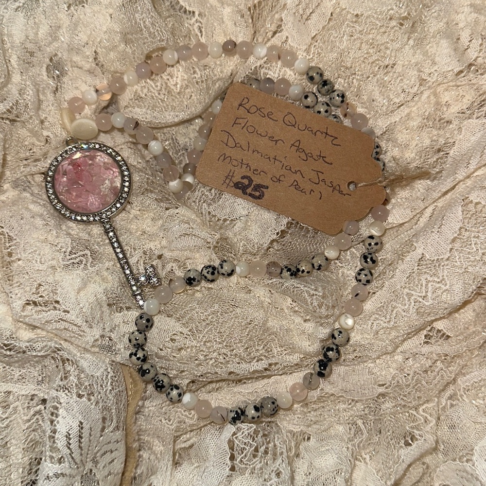 Pink Roses And Pearl Stretch Necklace (Rose Quartz, MOP, Flower Agate) - Picture 3 of 7